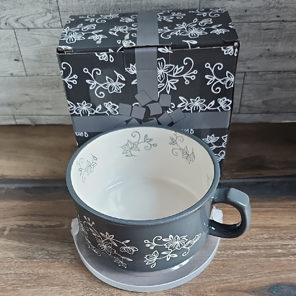 NWT Temptations By Tara 22oz. Soup Mug with Lid.